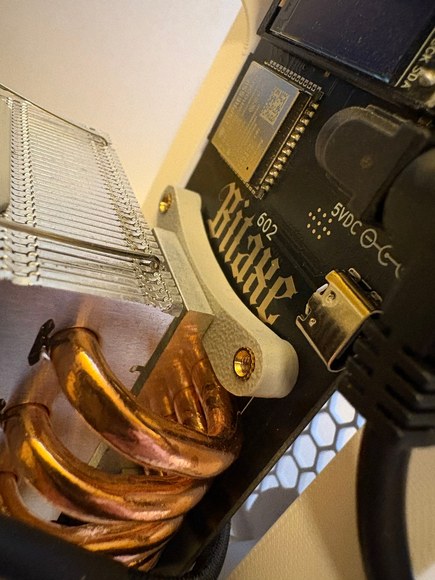 GeeekPi‑Adapterfüße für Bitaxe Gamma – stabil, präzise & zuverlässig